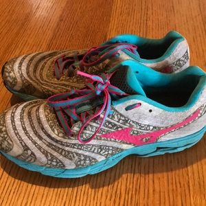 Mizuno Wavesayonara running shoes